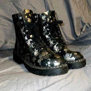 True Craft Korri boots black with iridescent flowers